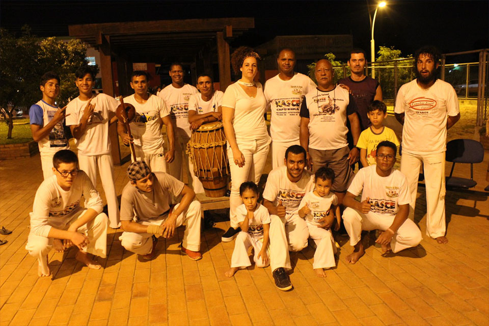 Capoeiristas e Fundação Cultural comemoram Dia Nacional da Consciência Negra em praça