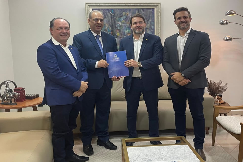 Deputado Pedro Fernandes participa da entrega de relatório da CPI das Reservas ao Tribunal de Justiça