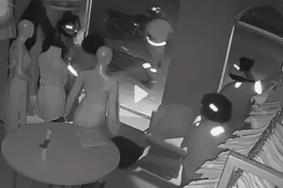 Criminosos arrombam loja e levam peças de vestuário no bairro Caladinho em Porto Velho