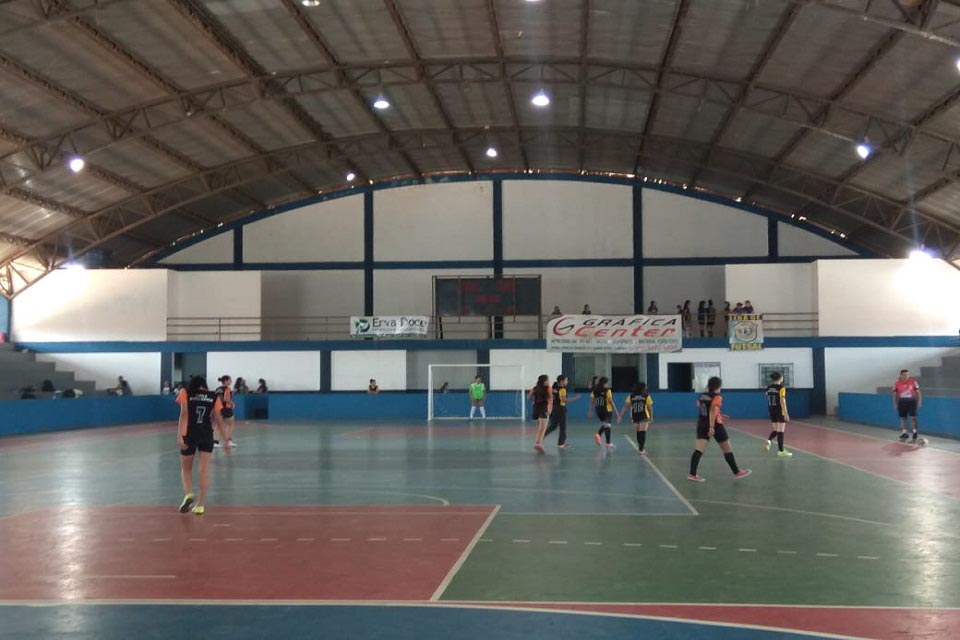 Escolas Pérola e Antônio Prado se alternam no pódio do Futsal Região 1 do JEAR 2019