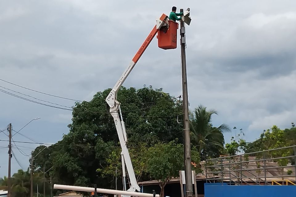 Iluminação de Campos em Distritos de Porto Velho é renovada com Luminárias de LED através de pedidos do vereador Márcio Pacele 