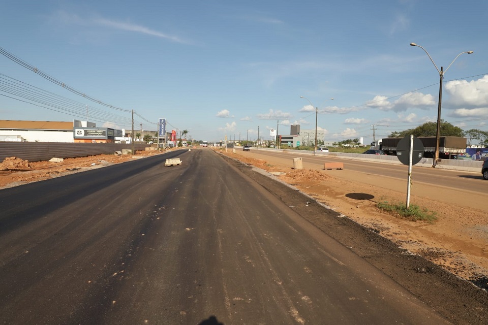 Após pavimentação, Prefeitura inicia iluminação e sinalização de marginais