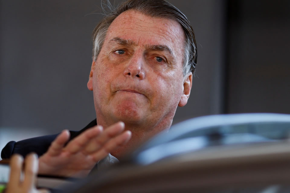 Posso ser horrível, mas o outro é péssimo, diz Bolsonaro para criticar Lula