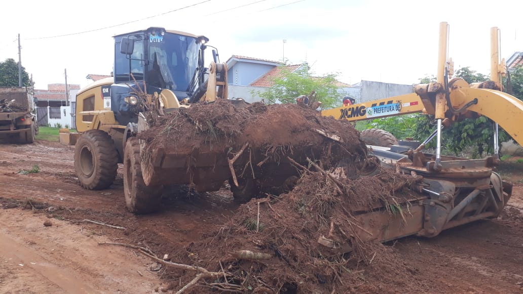 Operação de nivelamento e limpeza já recuperou 40 km de ruas e avenidas em 8 dias