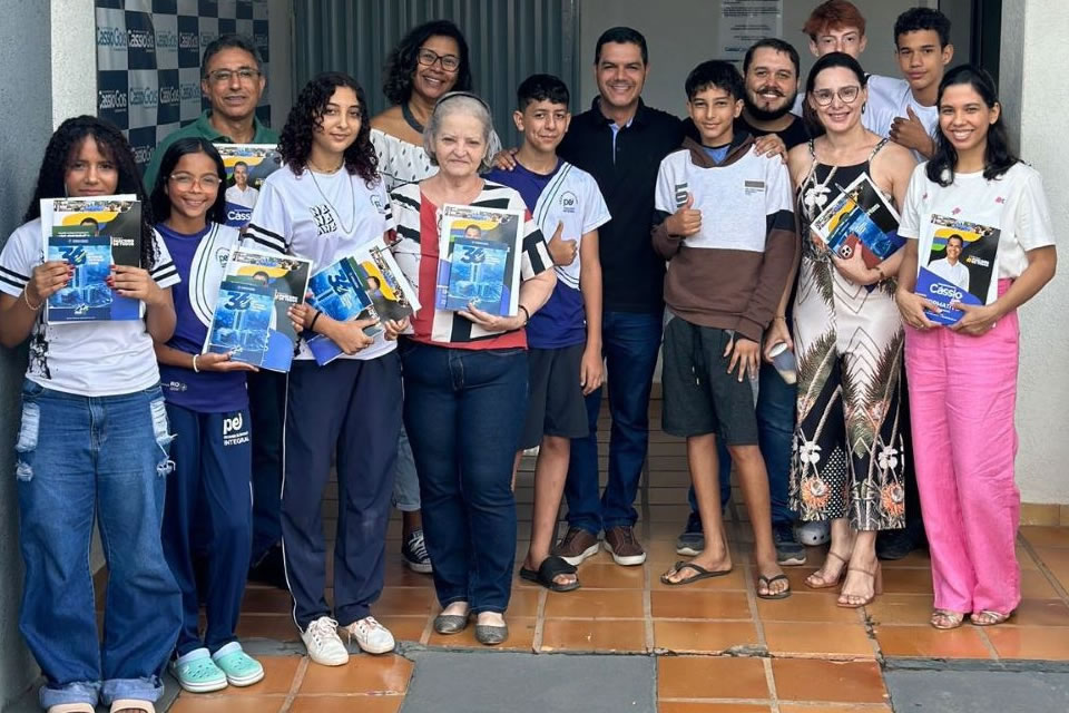 Cássio Gois recebe alunos da Escola Honorina Lucas de Brito em projeto educacional inovador