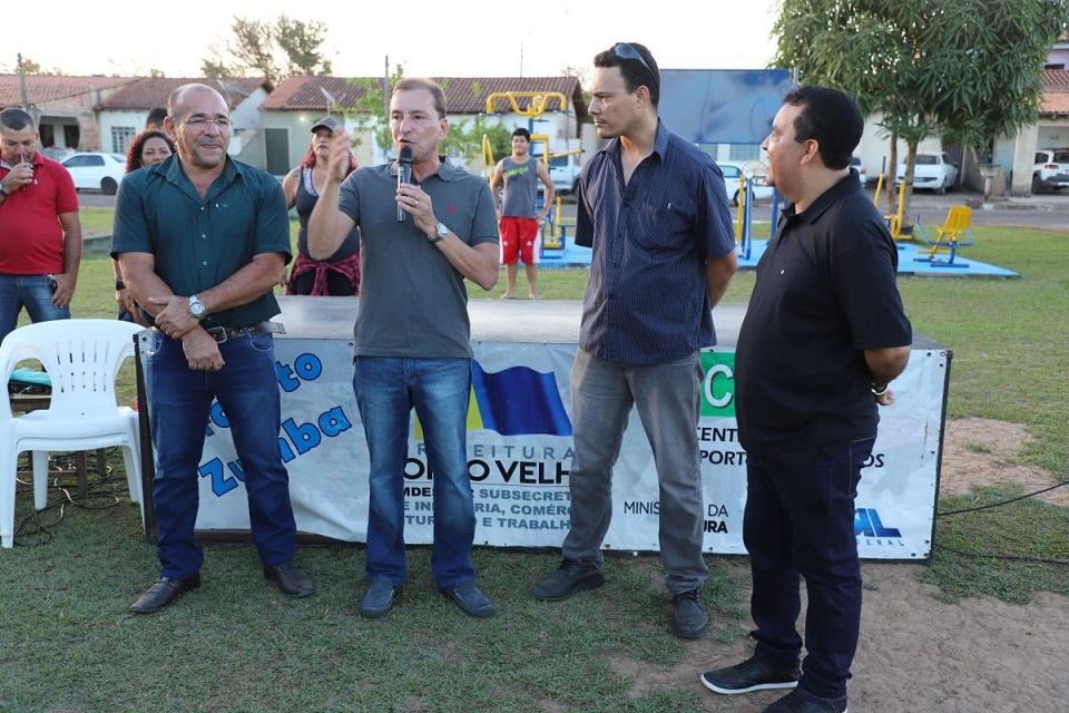 Prefeitura entrega academia ao ar livre na zona Leste