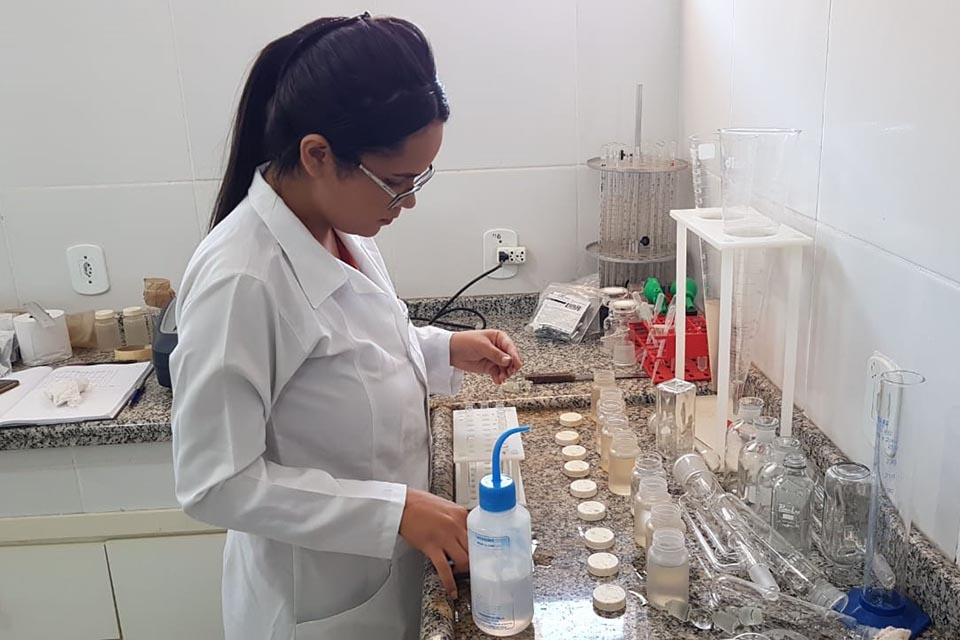Estudante de Biomedicina da Unesc realiza estágio na área de Análise Ambiental