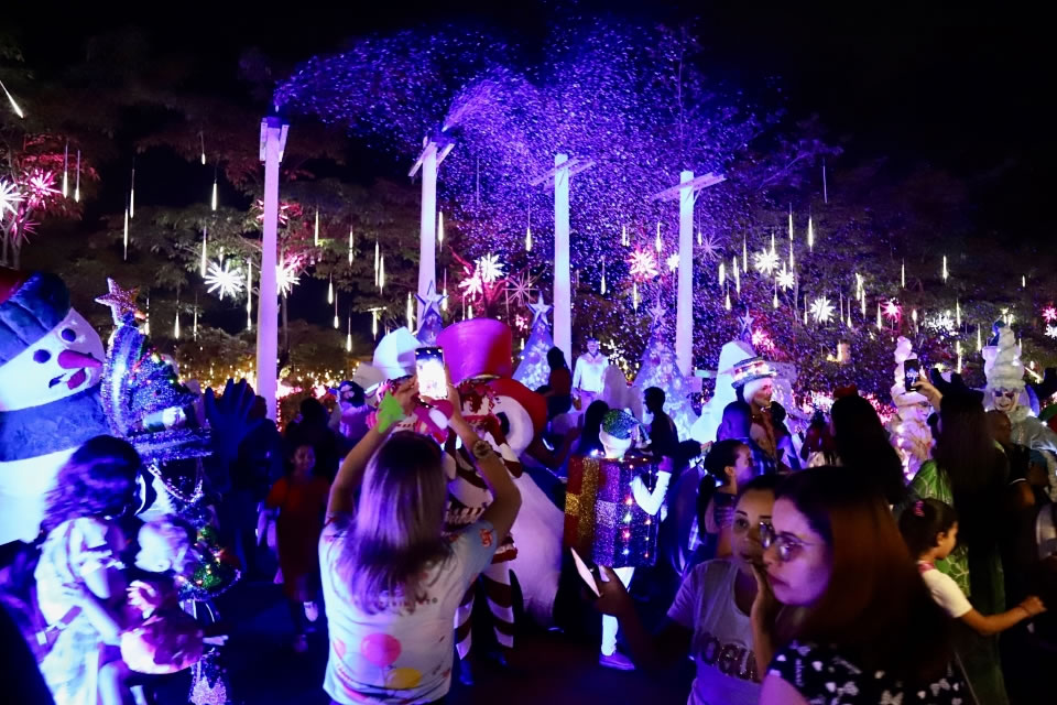 Ieda Chaves participa da cerimônia de acendimento das luzes do Natal Porto Luz 2023