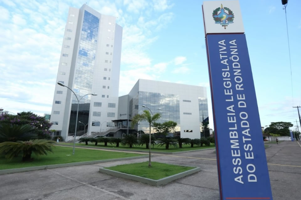Projeto de Lei de Alex Redano garante prioridade em matrícula escolar para mulheres vítimas de violência doméstica e seus dependentes