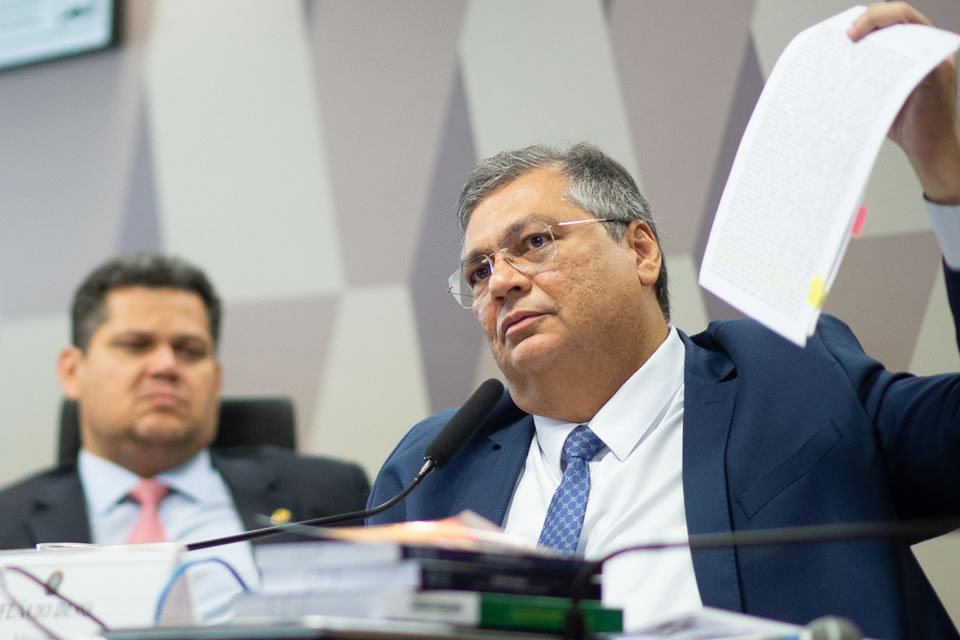 Voto de Dino a favor do PSB dias após deixar partido expõe divergências sobre conflito no STF