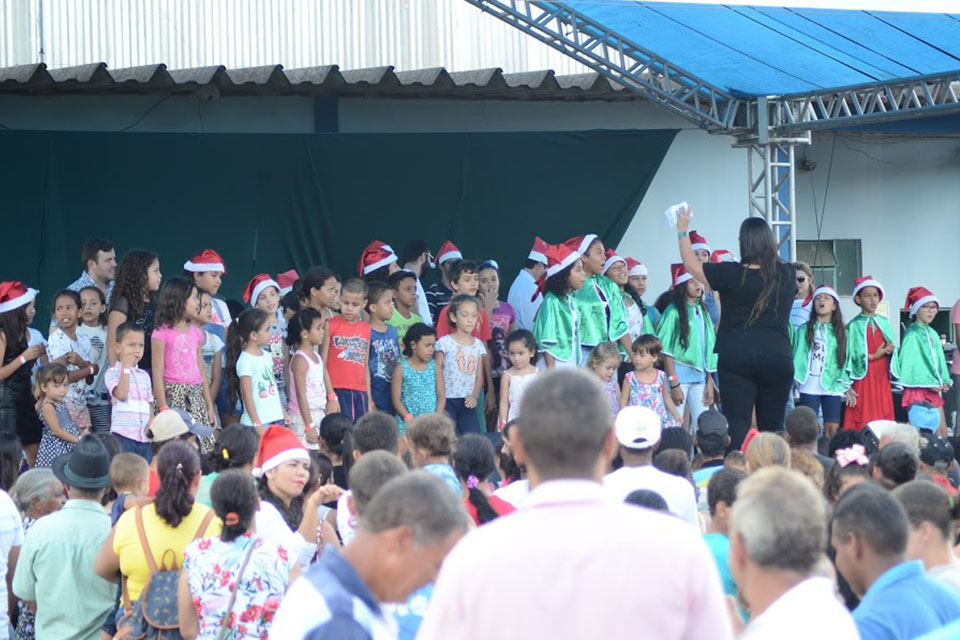 Natal Feliz reúne milhares de pessoas em grande festa com apresentações e diversão