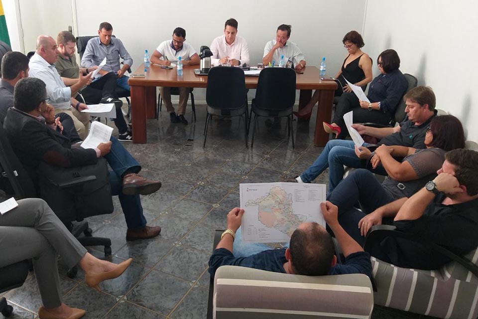 Presidente da Energisa esclarece dúvidas de vereadores e prefeito em reunião na Prefeitura