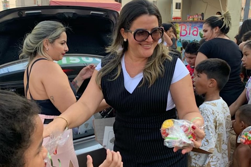 Policial civil Ana Cláudia espalha solidariedade e natalidade pelos bairros de Porto Velho