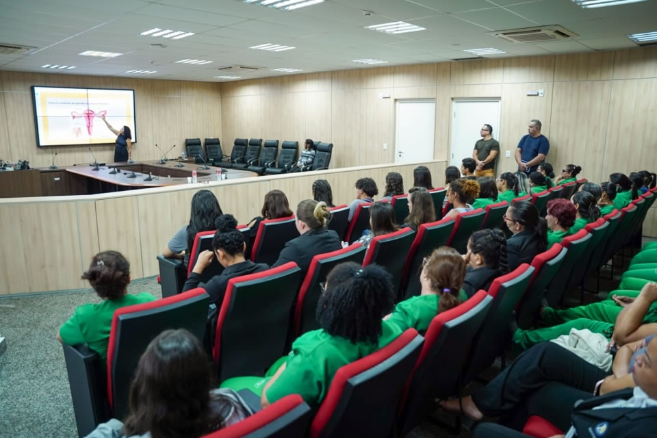 Assembleia promove palestra sobre endometriose e câncer do colo do útero para servidoras