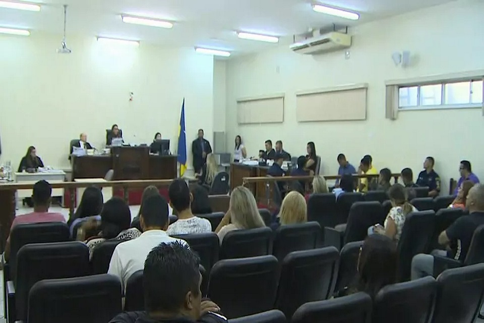 Homem que matou cunhado a facadas é condenado pelo Tribunal do Júri
