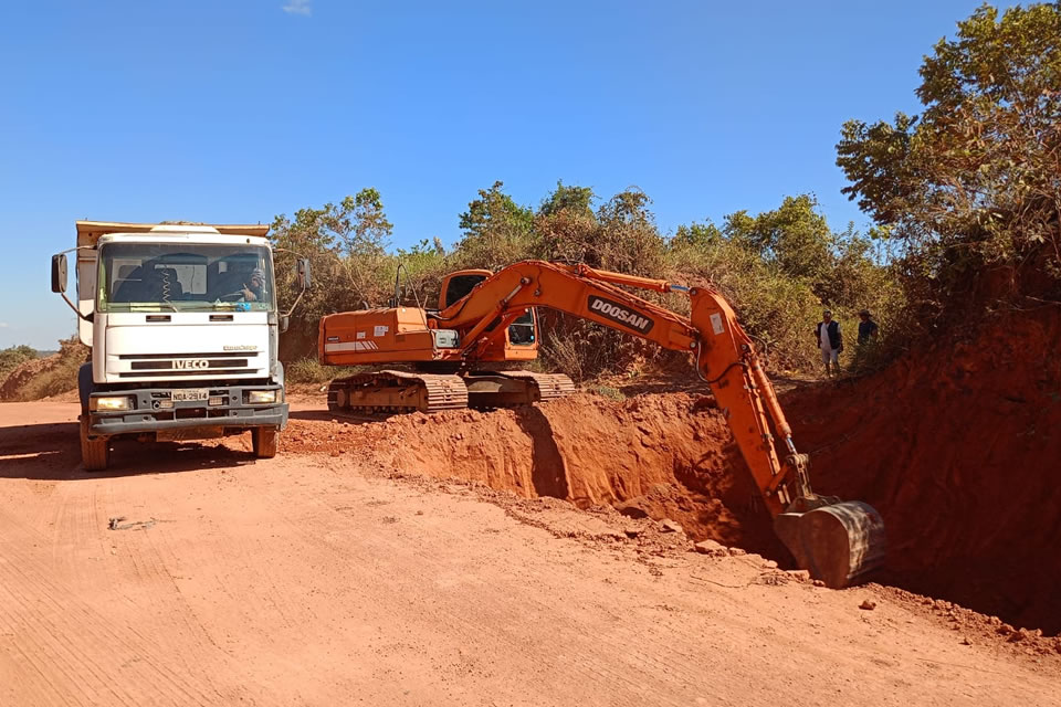 Prefeitura de Porto Velho inicia obras de pavimentação na área rural da Estrada do Areia Branca