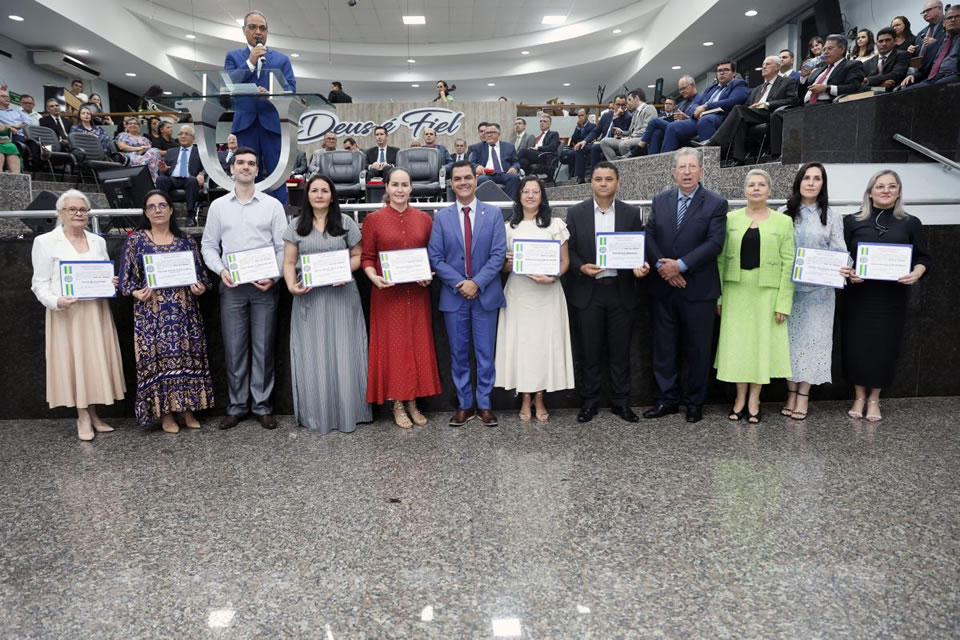 Deputado Cássio Gois prestigia celebração dos 30 anos da Escola Daniel Berg