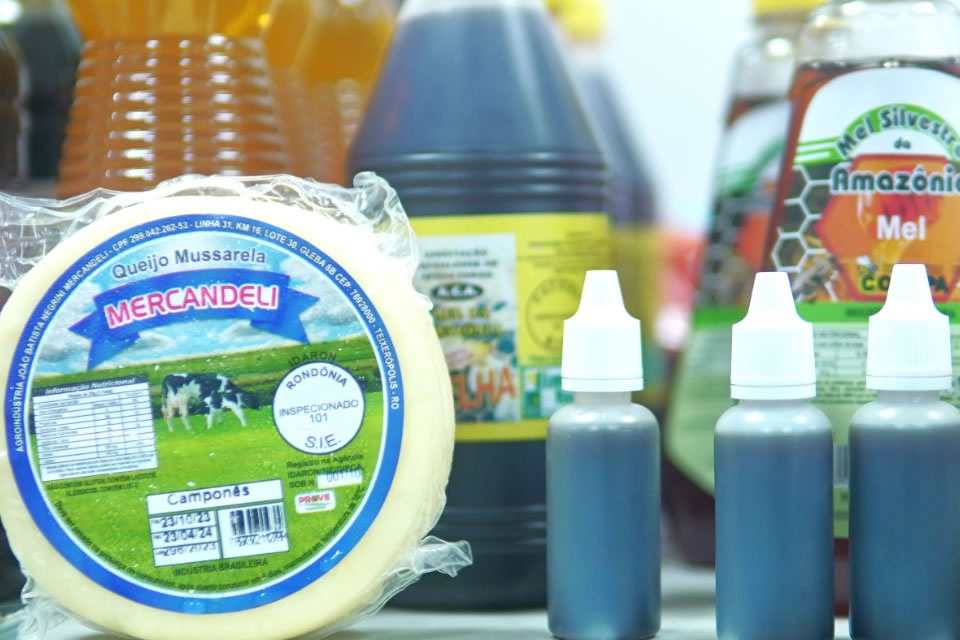Alimentação saudável e semijoias são ofertadas na Feira de exposição no hall da Alero