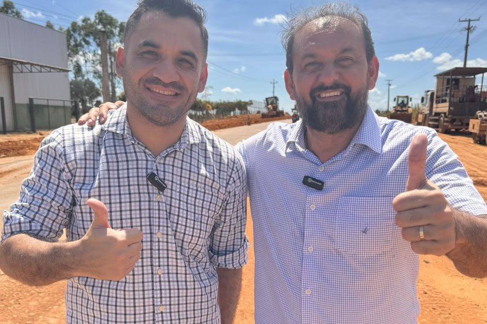 Deputado Laerte Gomes fiscaliza obras de recuperação na RO-135 em Ji-Paraná