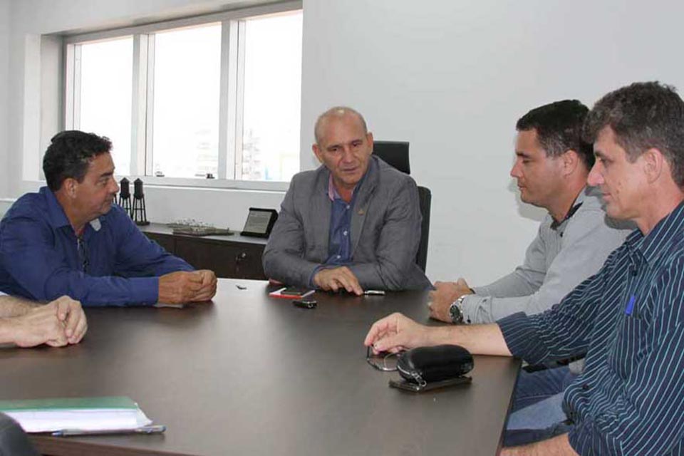Deputado Ezequiel Neiva solicita a recuperação da rodovia interligando Colorado a Corumbiara