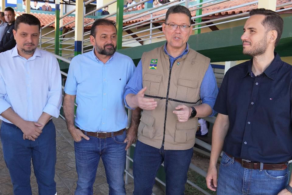 Deputado Laerte Gomes acompanha inauguração de passarela no IEE Marechal Rondon, em Ji-Paraná.