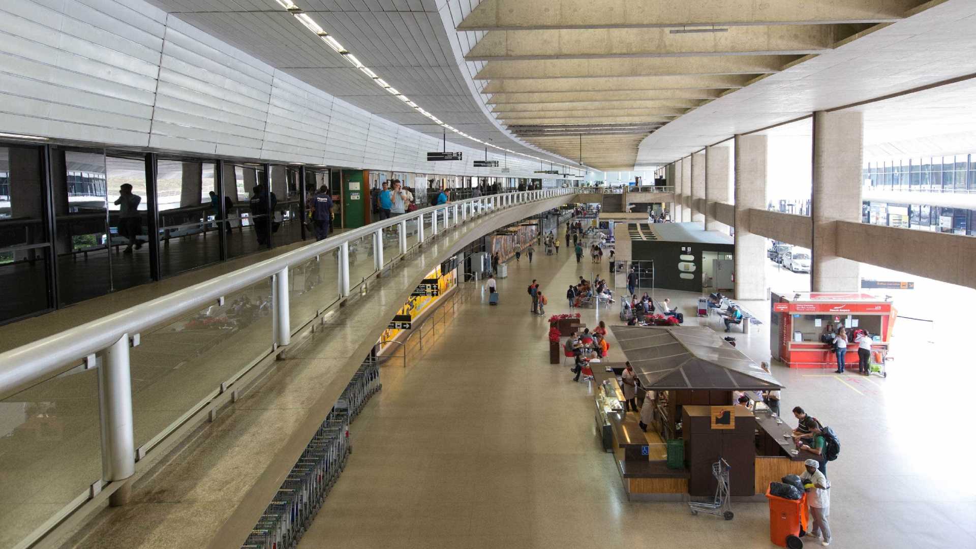 Aeroporto de Confins fecha após pouso de emergência