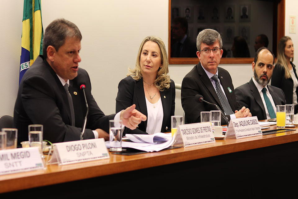 Licitação para obra da ponte do Riozinho está em fase final, diz ministro da Infraestrutura