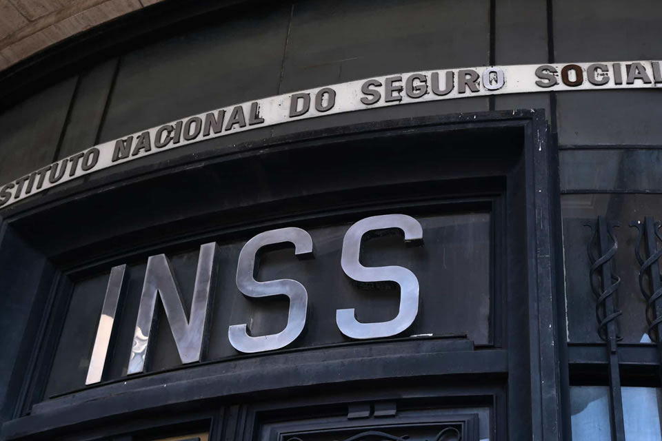 INSS começa a pagar 13º antecipado; veja quem tem direito