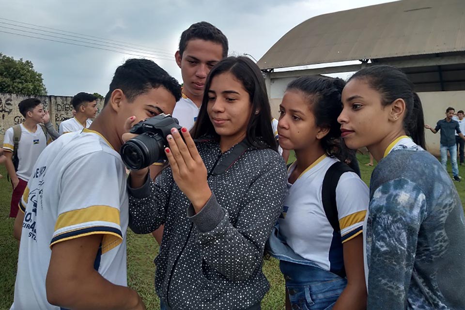 Projeto “Faces do Quilombo” leva oficinas de fotografia para alunos em Pimenteiras do Oeste