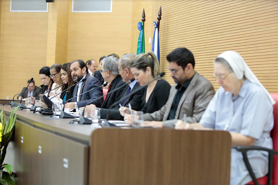 Assembleia Legislativa presta homenagem ao Assistente Social