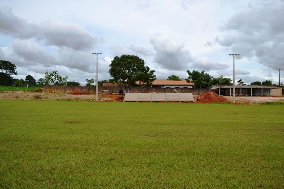 Deputado Laerte Gomes destina emenda para reforma de campo de futebol de Nova União