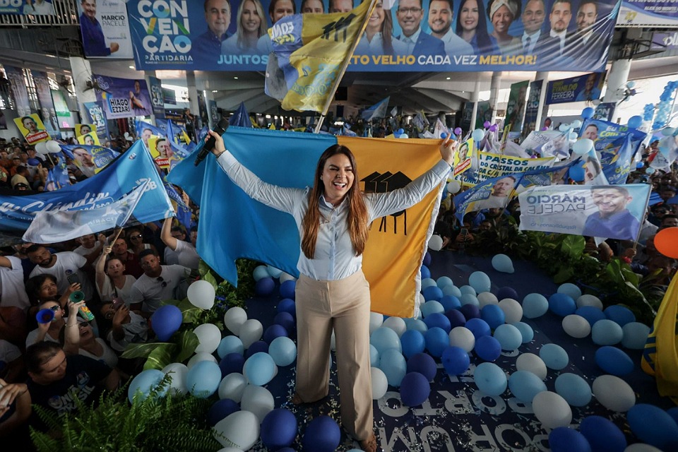 Mariana Carvalho inicia campanha ouvindo a população e apresentando propostas concretas