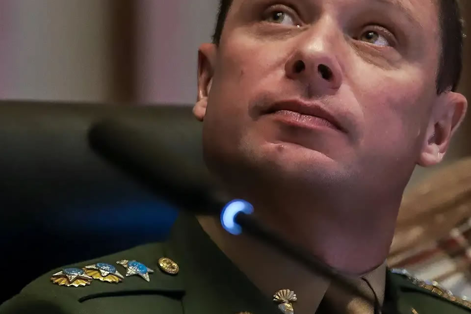 Cid acusa defesa de Bolsonaro de abordar filha para saber de delação