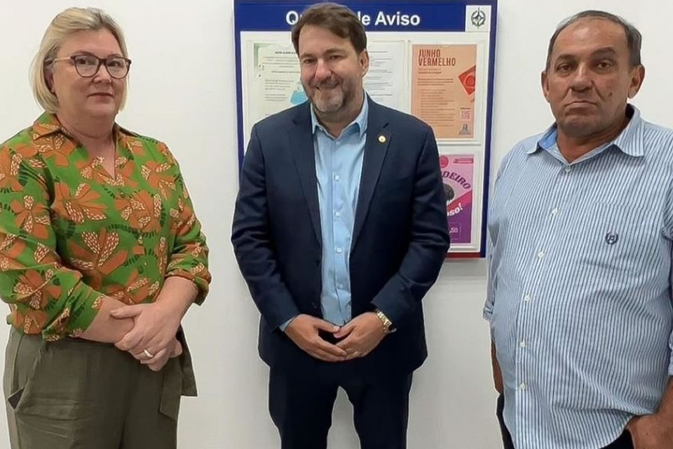 Deputado Alex Redano busca junto ao DER recurso para Guajará-Mirim