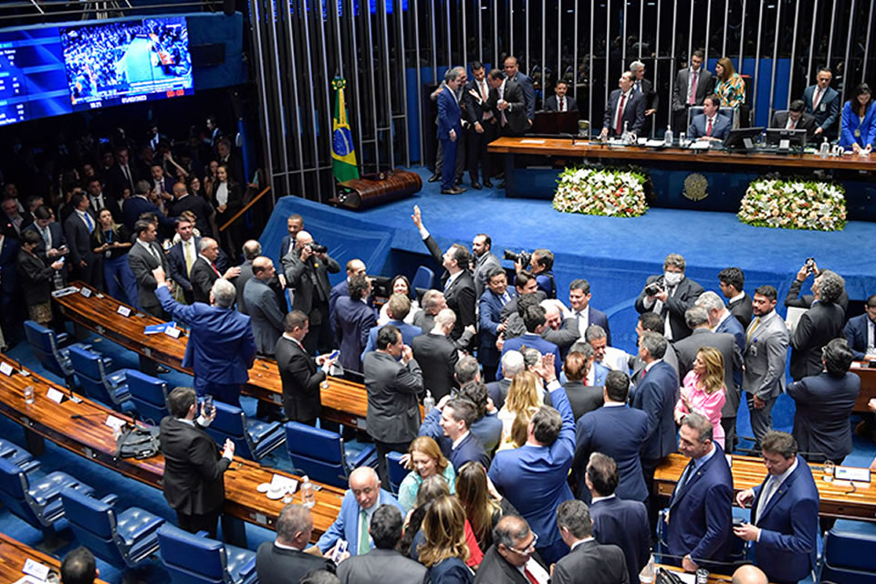 Fim da reeleição e mandato de 5 anos entram em debate no Senado