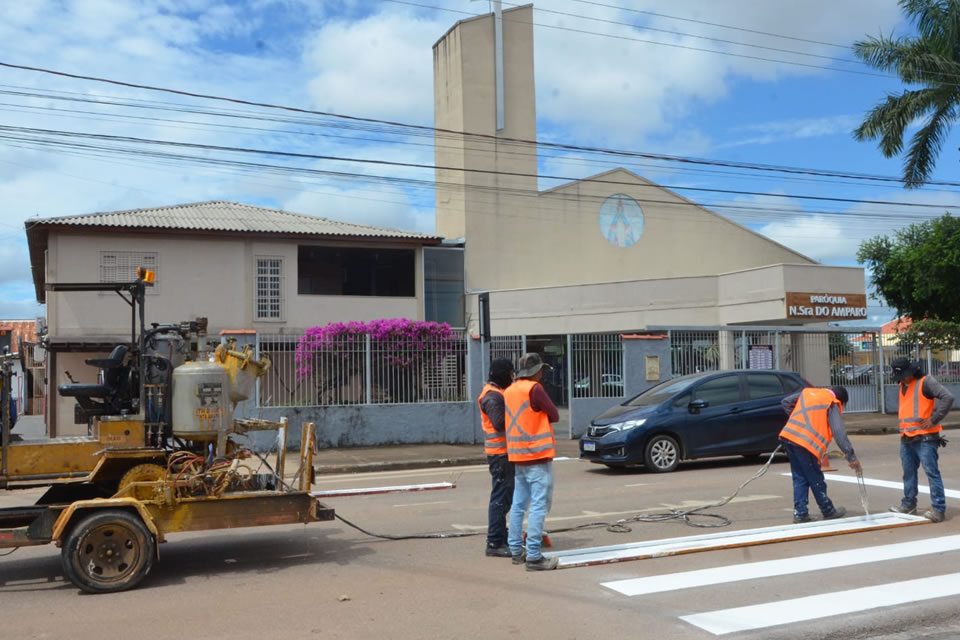 Vereador Márcio Pacele garante revitalização da faixa de pedestres em frente à Igreja Nossa Senhora do Amparo
