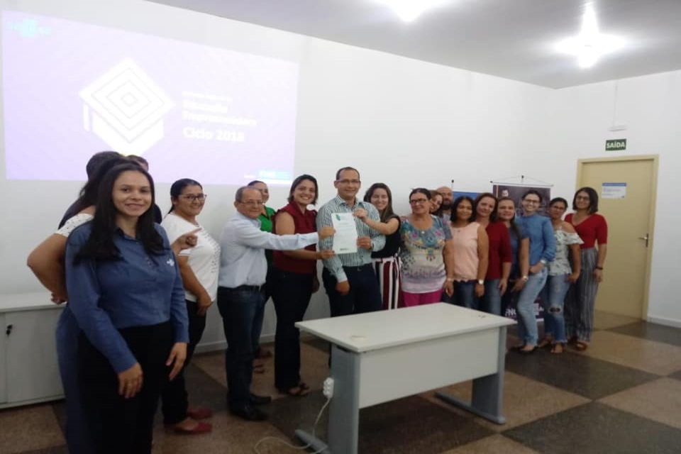 SEMEC e SEBRAE apresentam o JEPP para diretores e coordenadores de escolas em Rolim de Moura