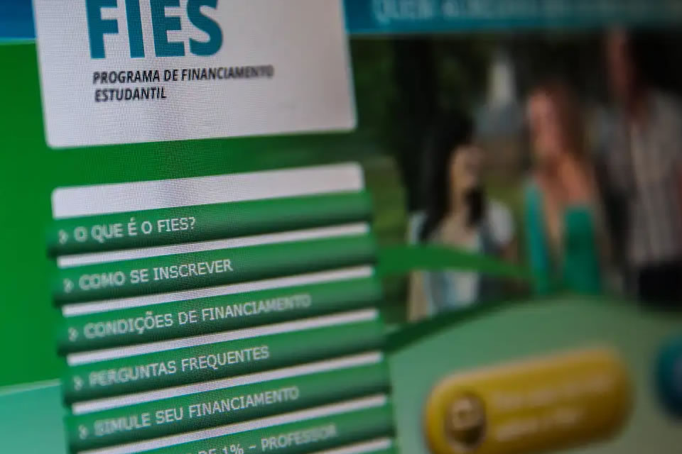 Fies: instituições de ensino têm até hoje para confirmar participação
