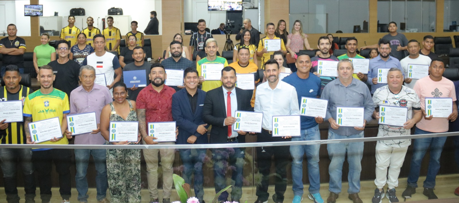 Deputado Edevaldo Neves faz homenagens aos atletas do futebol de várzea
