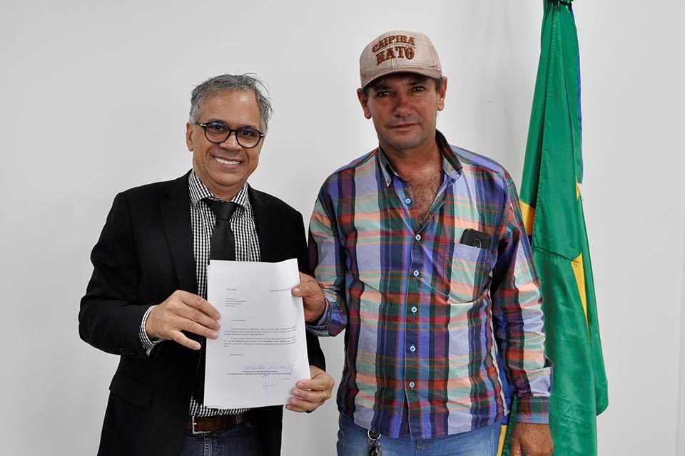 Deputado Geraldo da Rondônia recebe pedido de caminhão para Associação de Candeias do Jamari