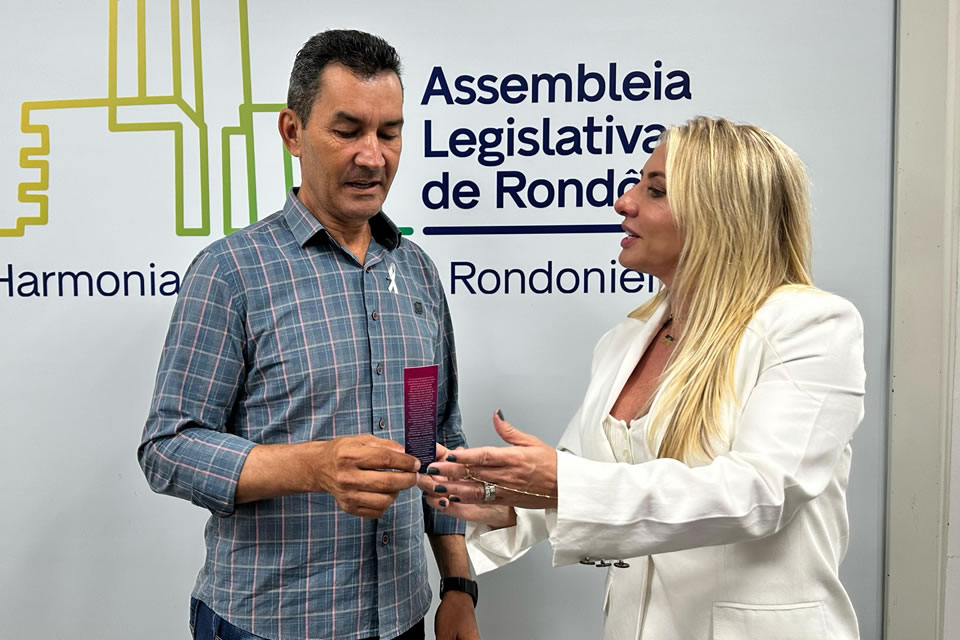 Ieda Chaves mobiliza e divulga campanha do Laço Branco nas dependências da Alero