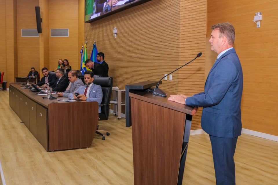Auxílio alimentação e produtividade dos servidores do DER são debatidos em Plenário