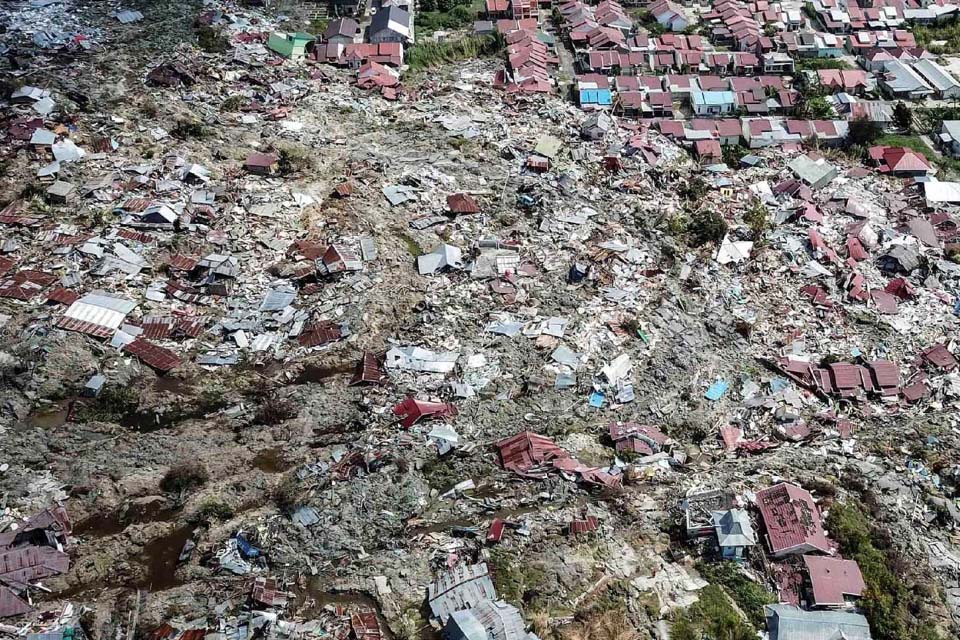 Número de mortos chega a 1.347 em tsunami na Indonésia