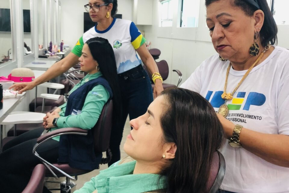 Público feminino tem serviços de beleza gratuitos na Rondônia Rural Show Internacional