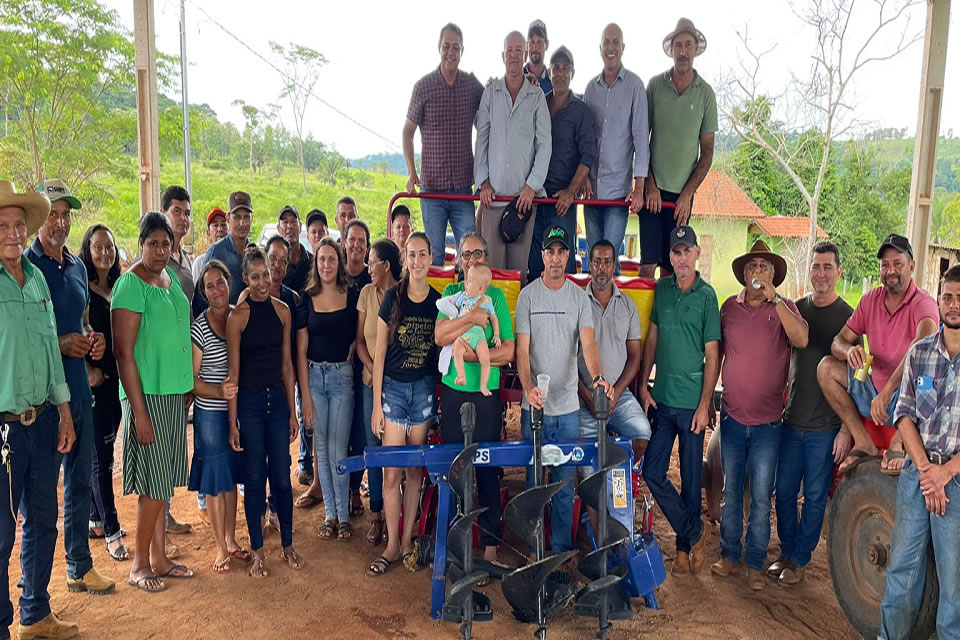 Espigão do Oeste: Ismael Crispin fortalece agricultura familiar com entrega de implementos agrícolas