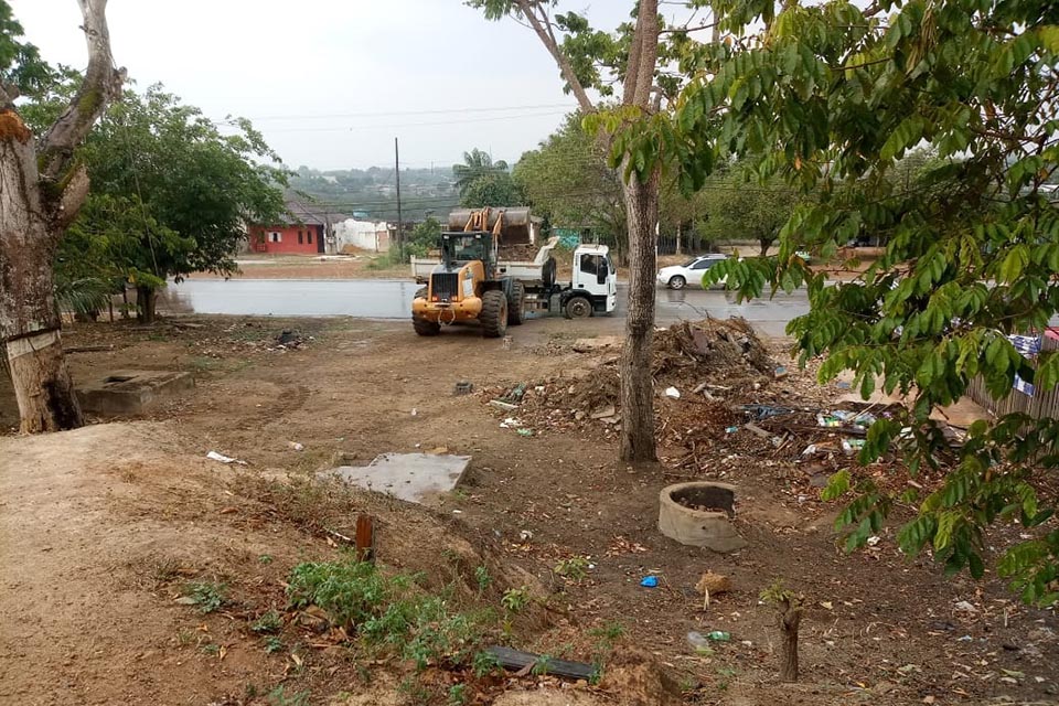 Ação de limpeza é realizada pelo Projeto Porto Cidade em antigo posto fiscal no bairro Panair