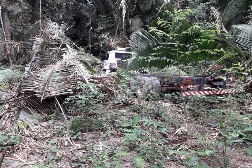 Machadinho: Polícia Militar de Jaru recupera dois caminhões escondidos em fazenda