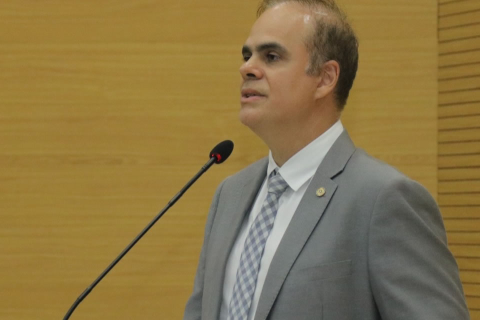 Alan Queiroz solicita a revitalização da escola Salomão Silva, em Nova Mamoré