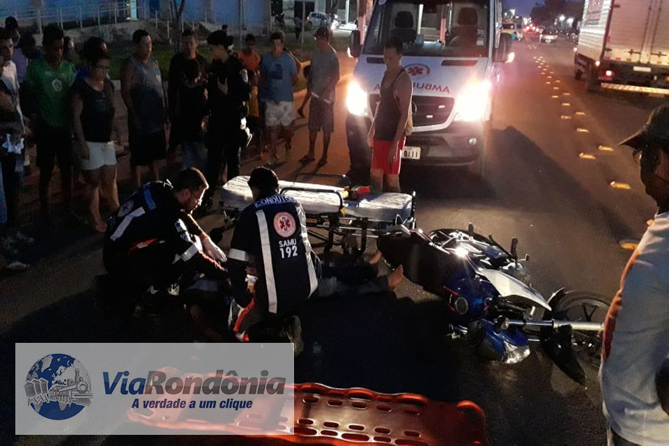 Motorista faz conversão em local impróprio e causa grave acidente com moto