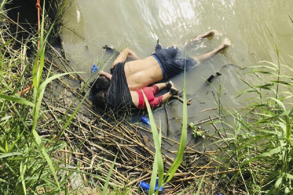 Pai e filha bebê morrem afogados na fronteira mexicana